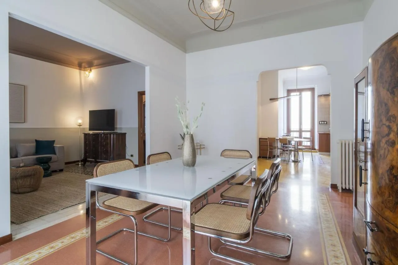 Easylife - Lussuosa Dimora In Porta Romana Milan 0*,  Italy